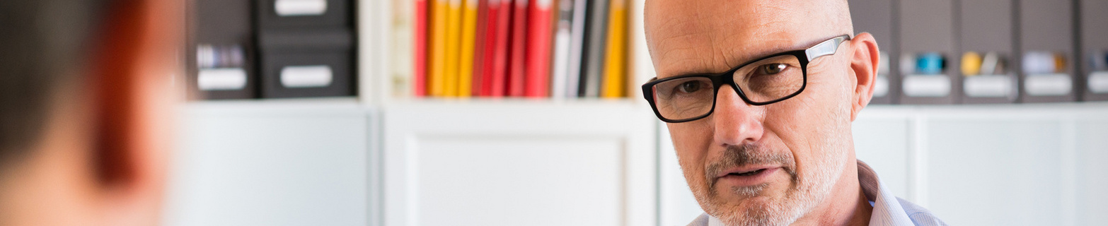 Beratung Mann mit Klient